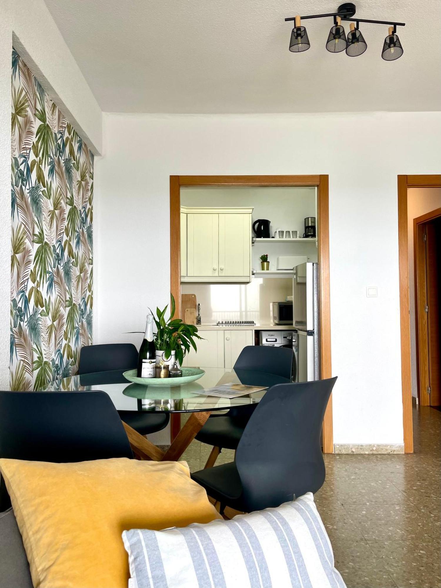 Sunflower Residence First Line By The Sea ซานตาโปลา ภายนอก รูปภาพ