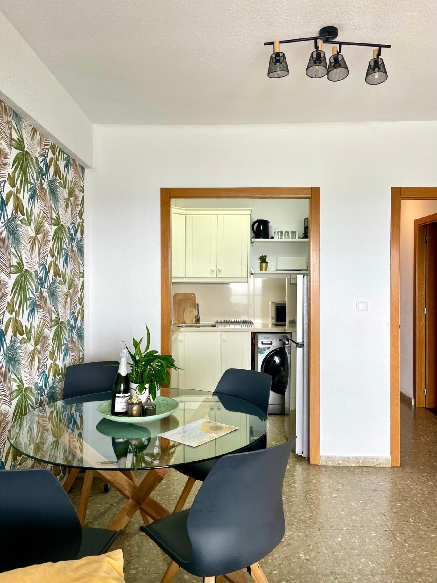 Sunflower Residence First Line By The Sea ซานตาโปลา ภายนอก รูปภาพ